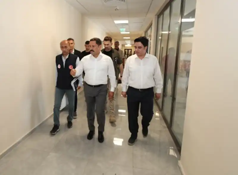 Hatay Valisi Masatlı Samandağ'da Hizmete Giren Hükümet Konağı'nı Inceledi