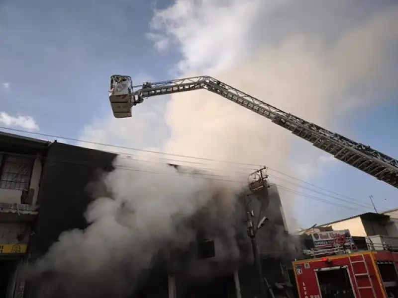 Hatay İskenderun'da Mobilya Atölyesinde çıkan Yangın Söndürüldü