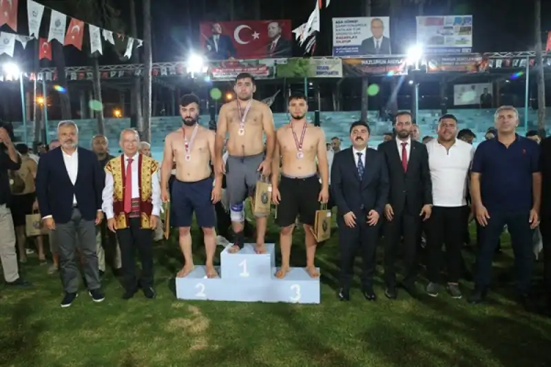 Uluslararası Aba Güreşi Şampiyonası'nın Başpehlivanı Enes Bandırma Oldu