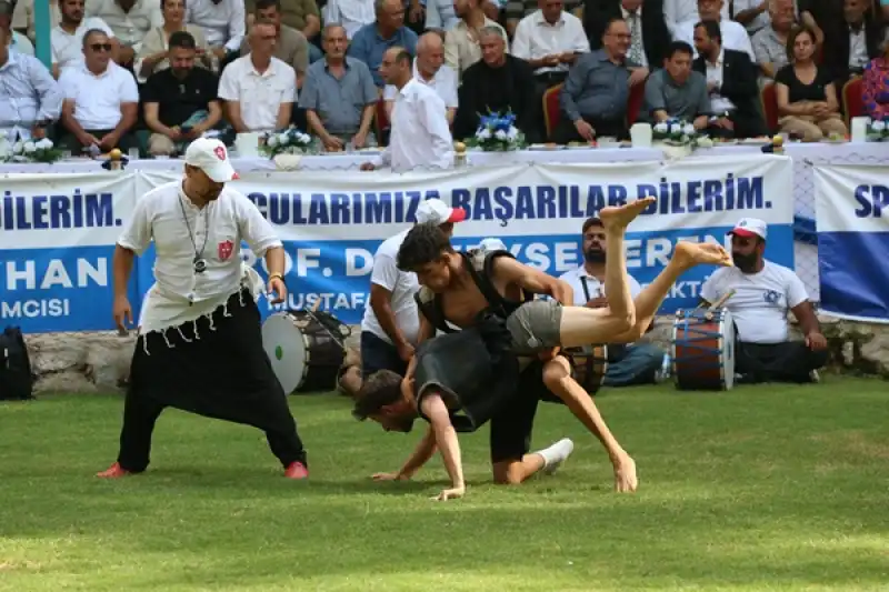 Uluslararası Aba Güreşi Şampiyonası'nın Başpehlivanı Enes Bandırma Oldu