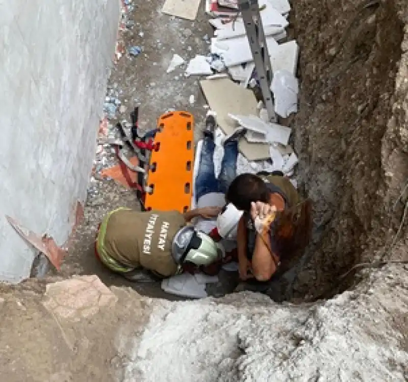 İskenderun'da Inşaat Boşluğuna Düşen Kişi Yaralandı