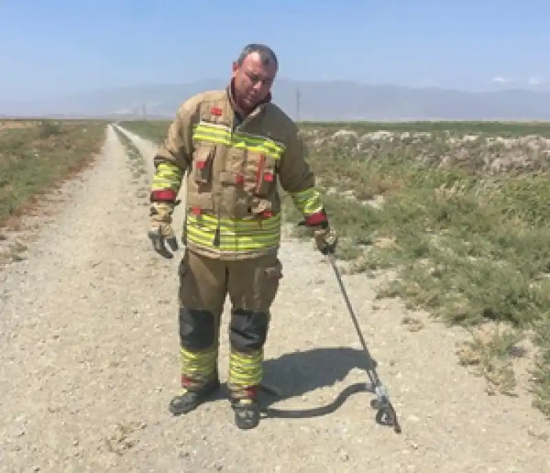 Antakya'da Eve Giren Yılan Itfaiye Ekibince Yakalandı