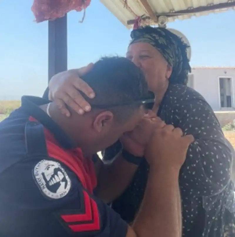 Antakya'da Eve Giren Yılan Itfaiye Ekibince Yakalandı