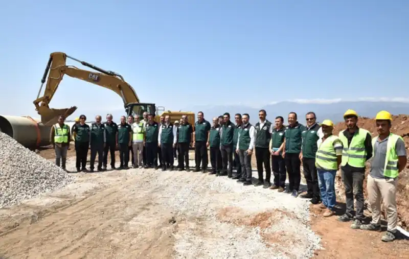 DSİ Genel Müdürü Mehmet Akif Balta Asi Nehri'nde Yürütülen çalışmaları Inceledi 