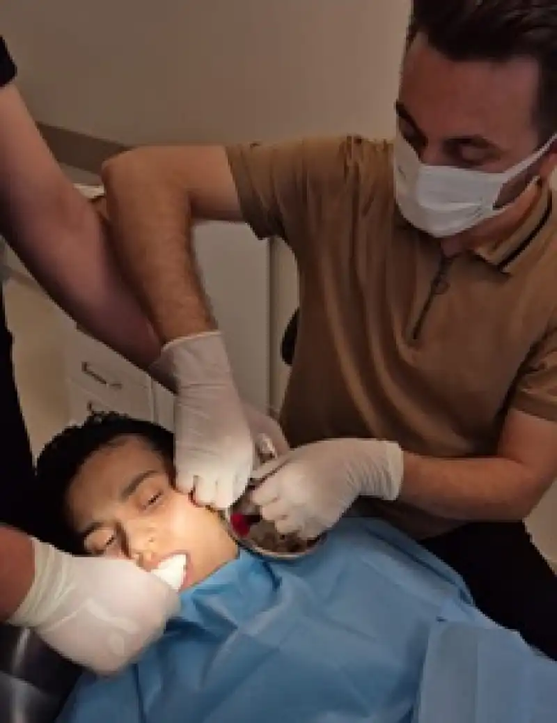 İskenderun Ağız Ve Diş Sağlığı Hastanesi’nde Çene Eklemi Çıkığına Tedavi Yöntemi 