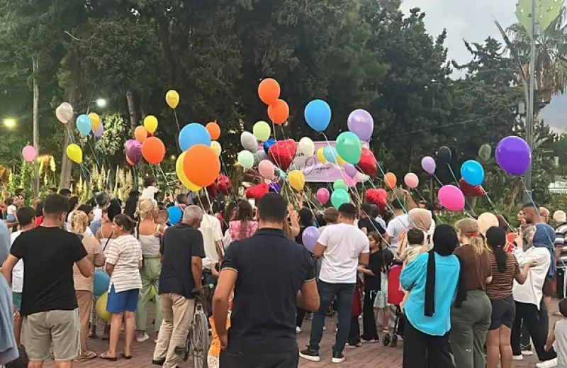 Hatay'da 5 Yaşındaki Yağmur Için Gökyüzüne Balonlar Bırakıldı
