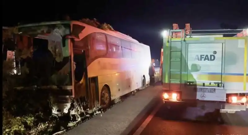 Hatay’dan Giresun’a Giden Yolcu Otobüsü Kaza Yaptı; 1 Ölü, 13 Yaralı!
