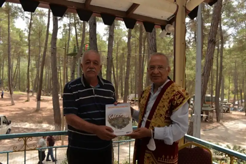 Kalaycıoğlu, “Hatay Halk Bilimi” Kitabını, Aba Güreşi Şampiyonasında Tanıttı