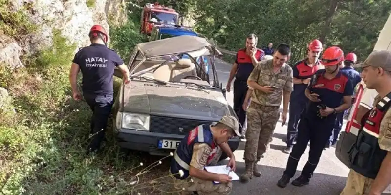 Hatay Dörtyol'da Kamyonla Otomobilin çarpıştığı Kazada 2 Kişi Yaralandı