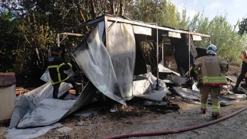 Hatay Samandağ'da Konteynerde çıkan Yangın Söndürüldü