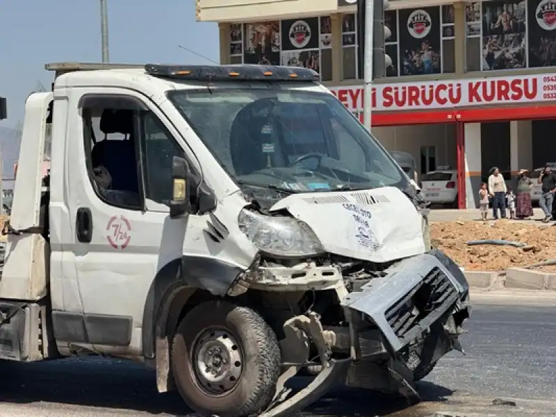 Hatay Hassa'da Otomobil Ile çekicinin çarpıştığı Kazada 3 Kişi öldü, 3 Kişi Yaralandı