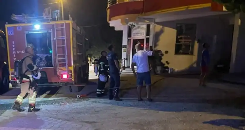 Hatay Samandağ'da Otelde çıkan Yangında 11 Kişi Dumandan Etkilendi
