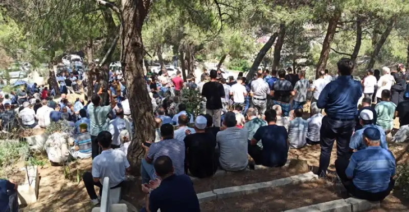 Hatay'da Otomobil Ile çekicinin çarpıştığı Kazada ölen 3 Kişinin Cenazeleri Defnedildi 