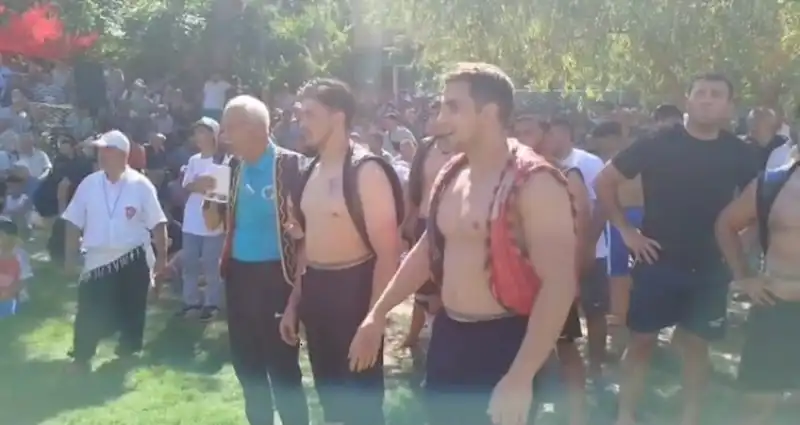 Bezge Festivaline Özyurt Holding Damgası