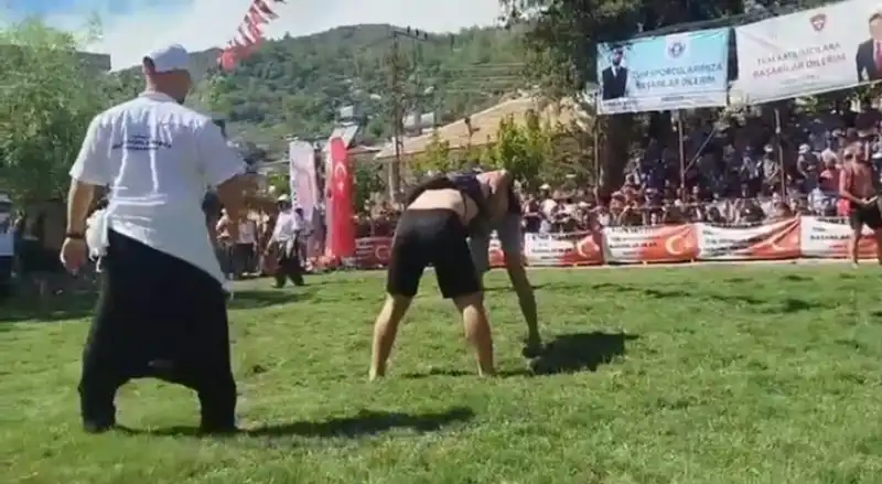 Bezge Festivaline Özyurt Holding Damgası
