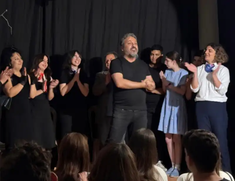 Defne’de Tiyatro Salonu Istiyoruz!