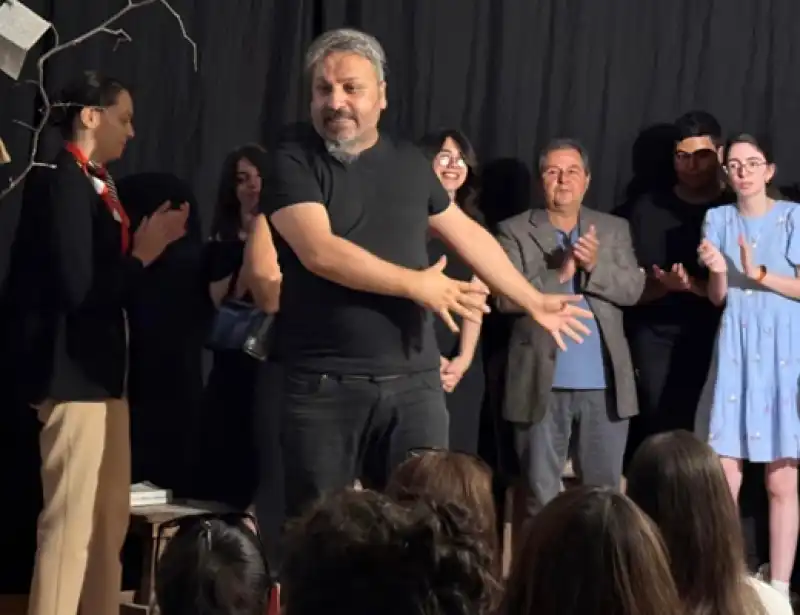 Defne’de Tiyatro Salonu Istiyoruz!