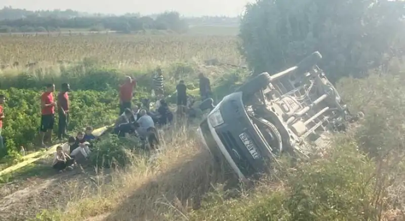 Rehabilitasyon Merkezi Öğrencilerini Taşıyan Araç Devrildi; 13 Yaralı