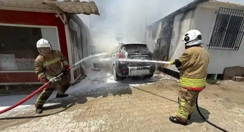 Defne'de Konteyner İle Araç Yangını