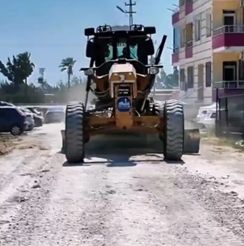Fen Işleri Müdürlüğü Ekipleri, Yol çalışmalarını Sürdürüyor