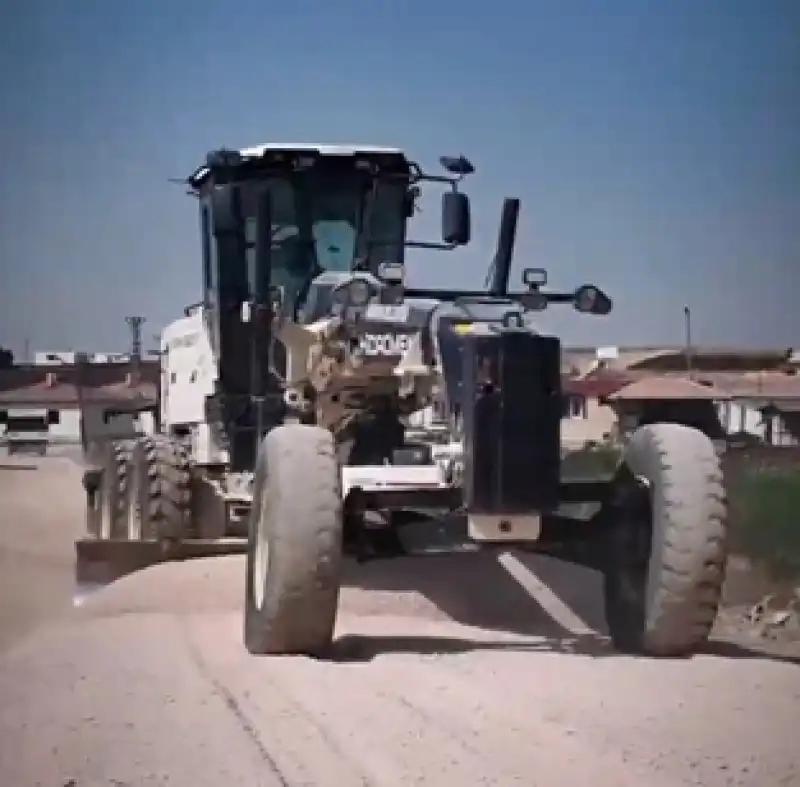 Fen Işleri Müdürlüğü Ekipleri, Yol çalışmalarını Sürdürüyor