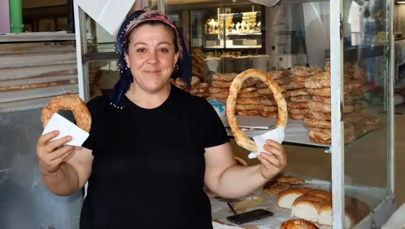 Uzun Çarşı’nın Simitçi Ablası Antakya Lezzetini Yaşatıyor