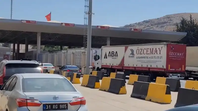 Türk TIR’ları 14 Yıl Aradan Sonra Suriye’ye Direkt Taşımalara Başladı!