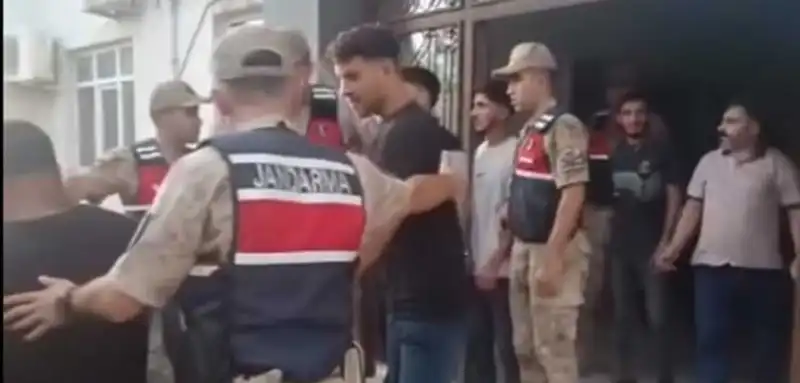 Polise Mukavemet Gösteren 8 Zanlı Tutuklandı