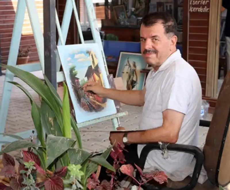 Ressam Yusuf Altunay Yeniden Şövalesinin Başında