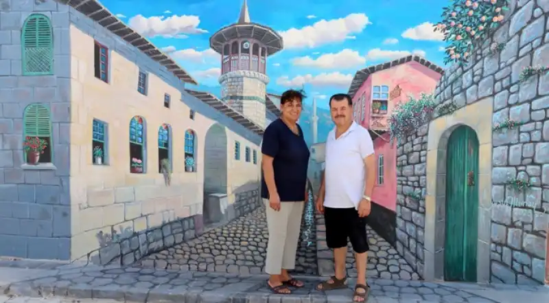 Ressam Yusuf Altunay Yeniden Şövalesinin Başında