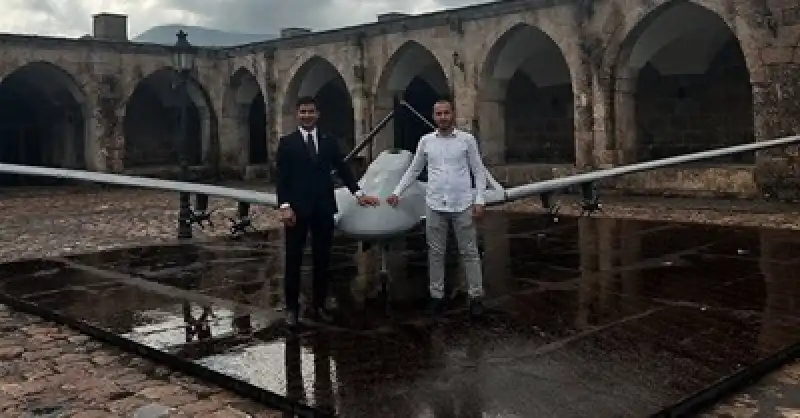 Hatay'da Iki Arkadaş Bayraktar TB2'nin Ahşap Maketini Tasarladı