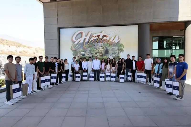 Başkan Öntürk, Dereceye Giren öğrencileri ödüllendirdi