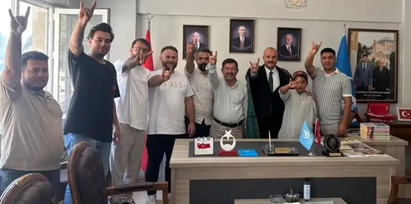 Ülkü Ocakları Hatay İl Başkanına Özbek Türklerinden Kültürel Jest