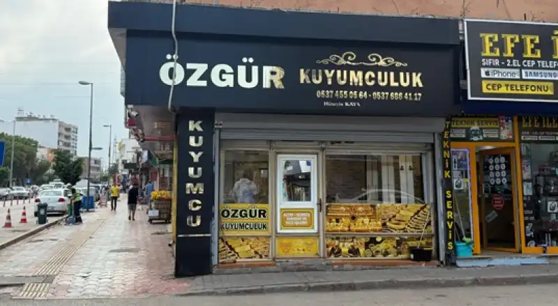 Hatay'ın Payas Ilçesinde Kuyumcuya Silahla Yağma Girişiminde Bulunan 3 şüpheli Tutuklandı.