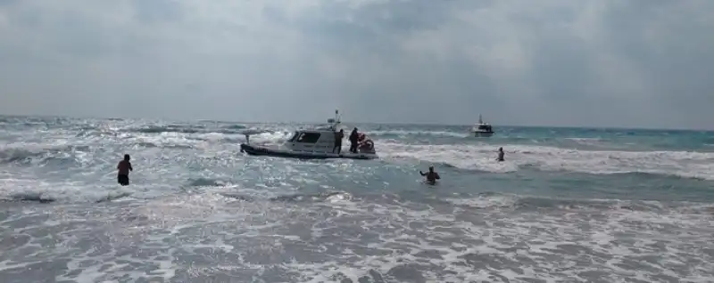 Hatay'da Denize Giren 2 Kardeşten 1'i Boğuldu