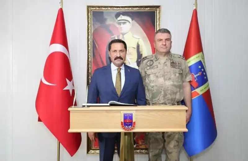 Hatay Valisi’nden Tuğgeneral Şimşek’e Ziyaret