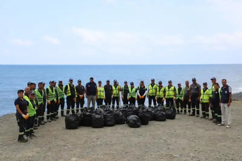 Hatay'da Kum Zambakları Ve Deniz Kaplumbağalarının Yuvalama Alanında Temizlik Yapıldı 