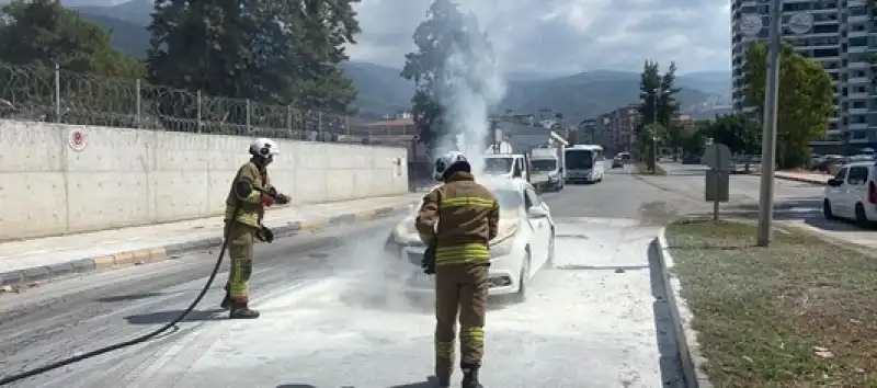 Hatay'da Otomobilde çıkan Yangın Söndürüldü