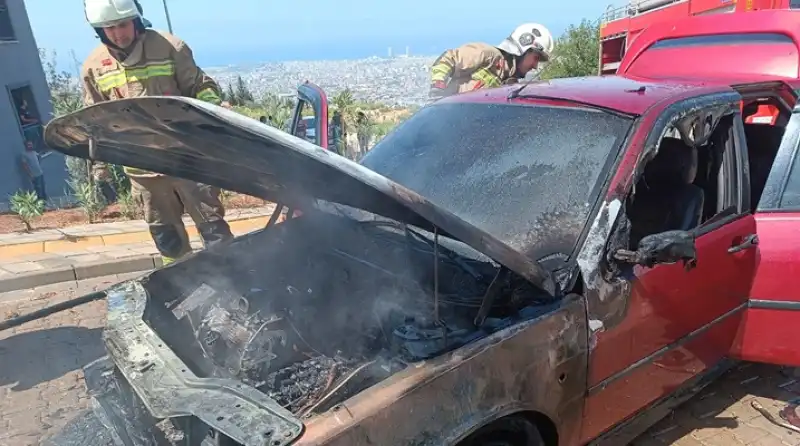 Hatay'da Otomobilde çıkan Yangın Söndürüldü
