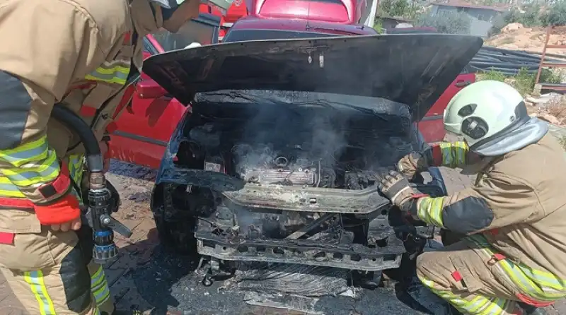 Hatay'da Otomobilde çıkan Yangın Söndürüldü