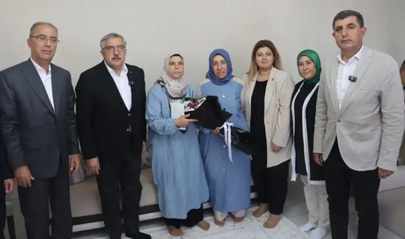 AK Parti Genel Başkan Yardımcısı Yayman, Hatay’da şehit Ailesini Ziyaret Etti