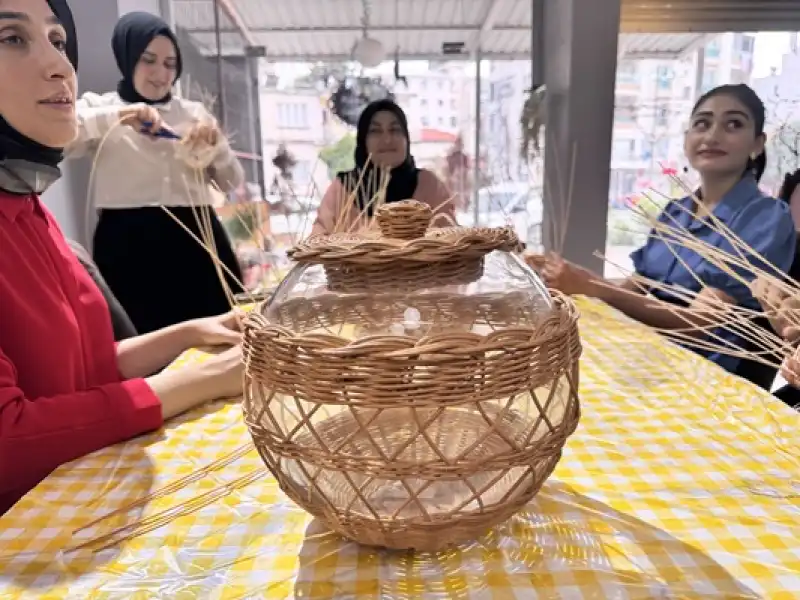 Hatay'da Depremzede Kadınlar 
