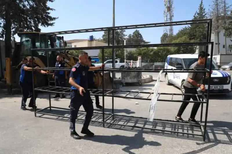 Sanayi Sitesi’ndeki Baraka Ve Konteynerler Kaldırılıyor
