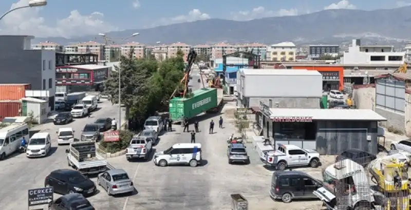 Sanayi Sitesi’ndeki Baraka Ve Konteynerler Kaldırılıyor