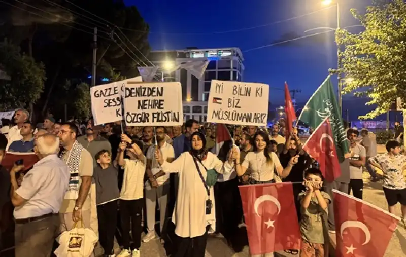 Hatay’da Filistin'e Destek Yürüyüşü Düzenlendi