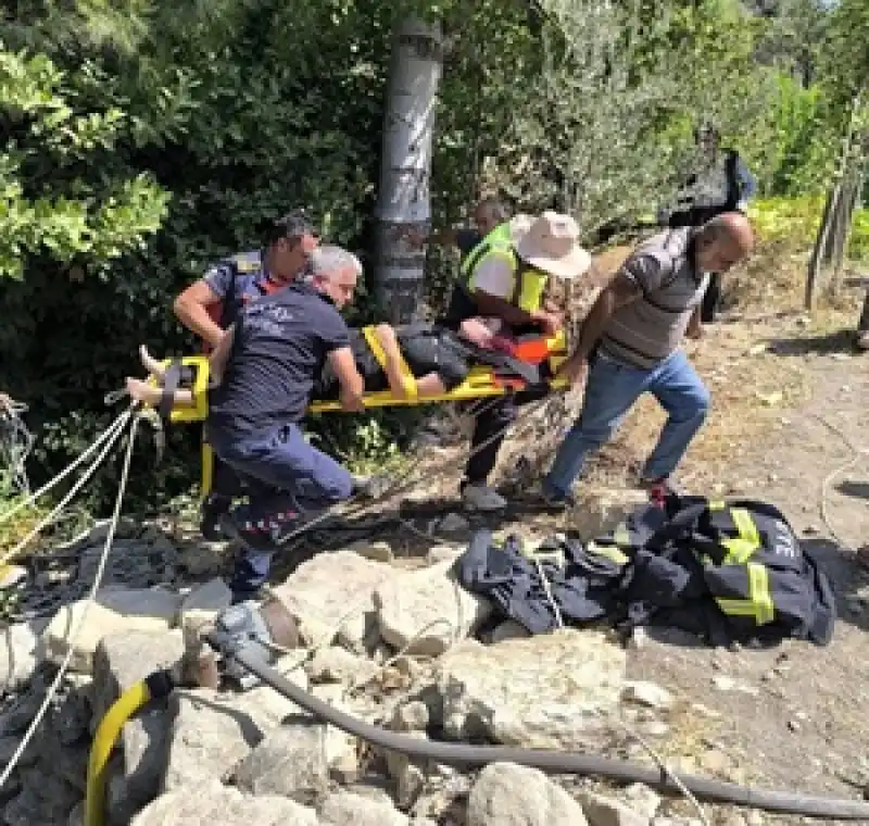 Hatay Yayladağ'da Su Kuyusuna Düşen Kişi Kurtarıldı