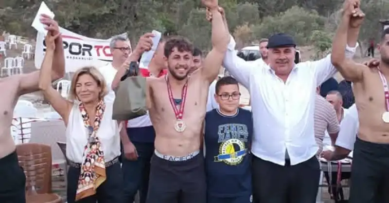 Hacı Şevki Karadeniz Anısına Geleneksel Aba Güreşi Türkiye Şampiyonası Düzenlendi