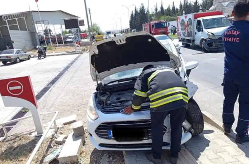 Hatay'da Zincirleme Trafik Kazasında 5 Kişi Yaralandı