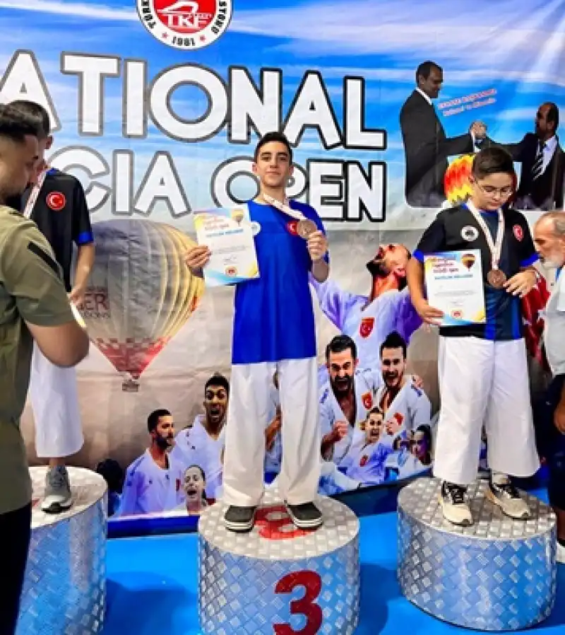 Antakya Belediyesi Karate Takımı’nın üstün Başarısı