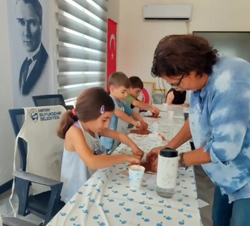 Sanatsever Minikler Çamurdan “Hayat Ağacı” Yaptı